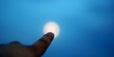 quando-guardiamo-il-dito-e-non-la-luna